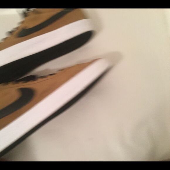 NIKE  SB 877045-201 Size US 10 Fashion sneaker - Picture 9 of 13